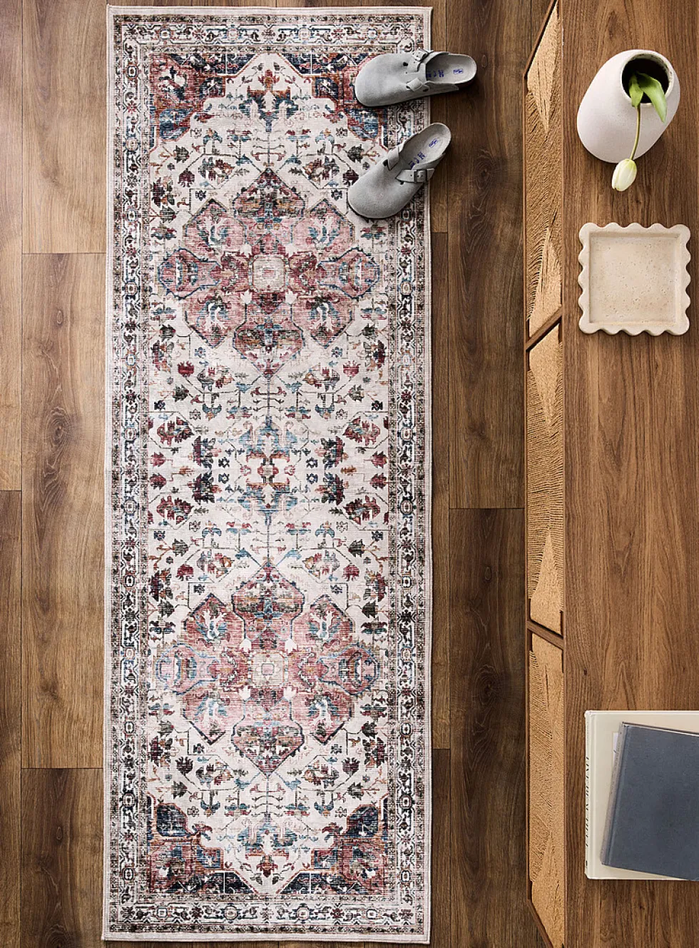 Floral medallion Persian-style hallway rug