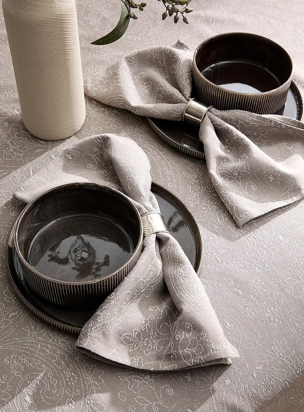 Floral paisley jacquard tablecloth