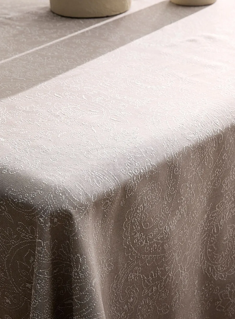 Floral paisley jacquard tablecloth