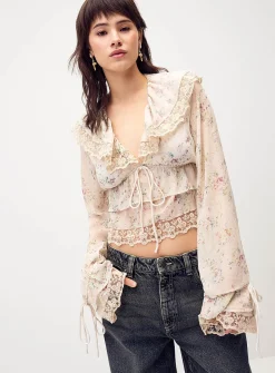 Floral pattern ruffled blouse
