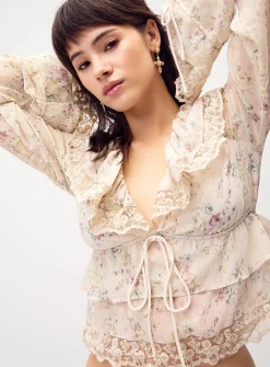 Floral pattern ruffled blouse