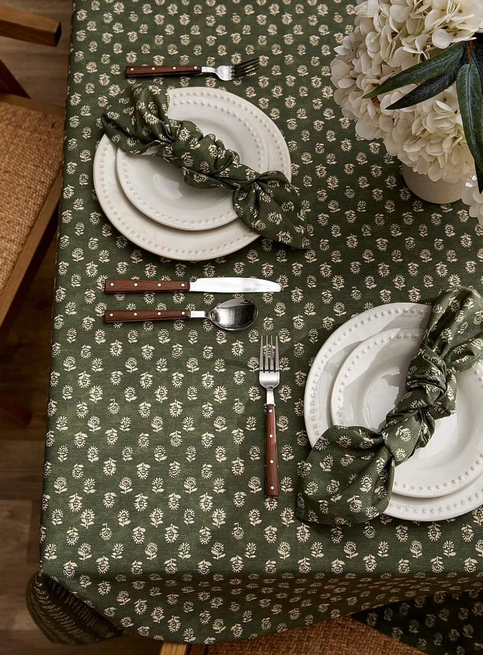 Floral tapestry touch of linen napkins