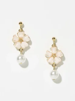 Flower and pearl earrings