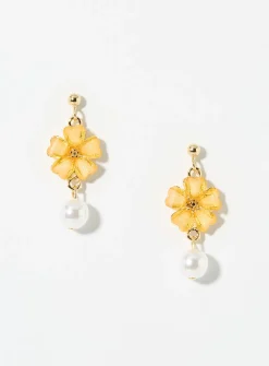 Flower and pearl earrings