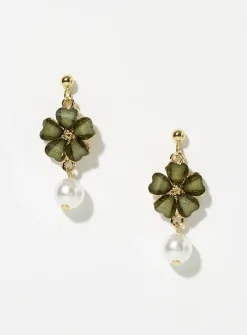 Flower and pearl earrings