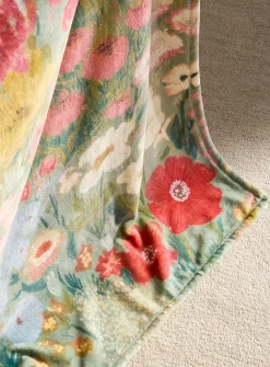 Flower field soft plush throw