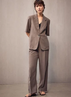 Fluid loose-fit short-sleeve blazer