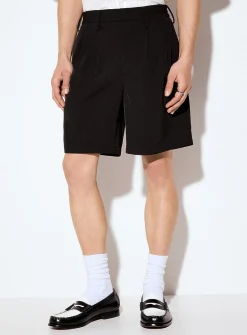 Fluid pleated Bermudas