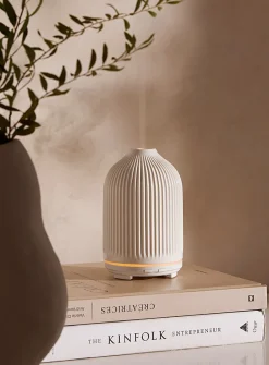 Fluted essential oil diffuser