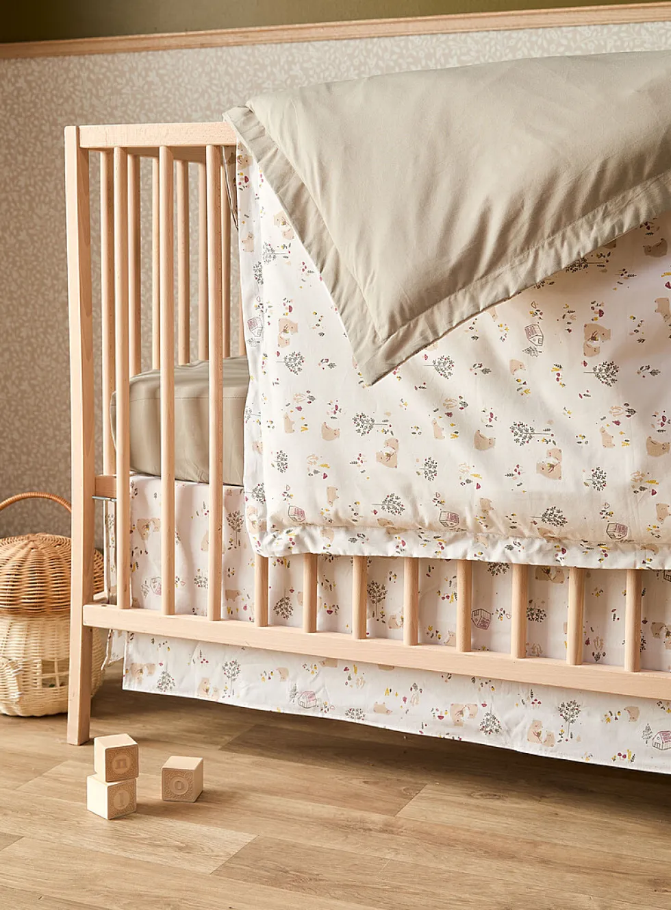 Four-piece baby bed set