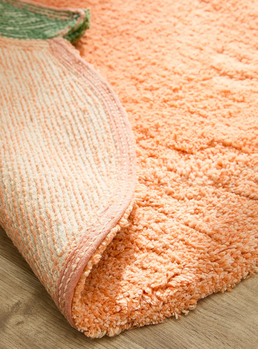 Fresh orange bath mat