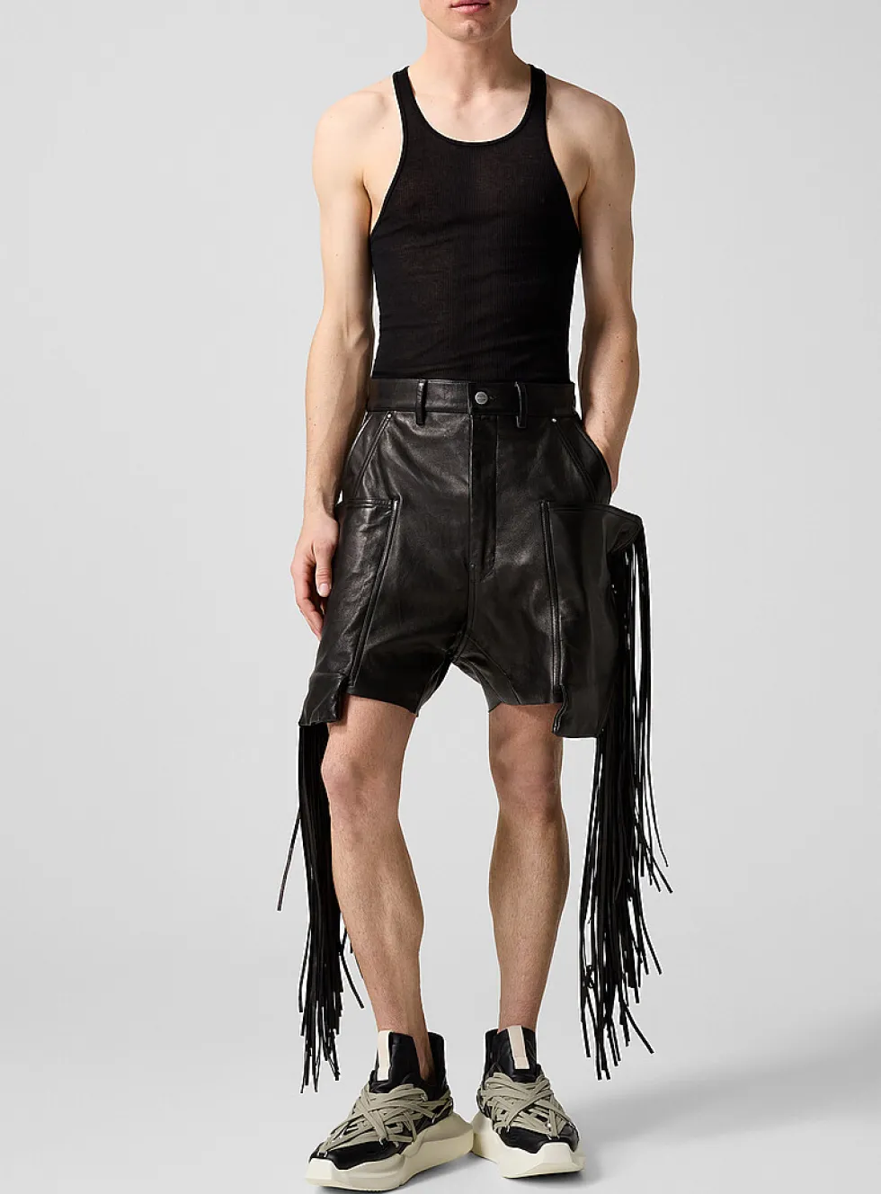 Fringe pockets leather short