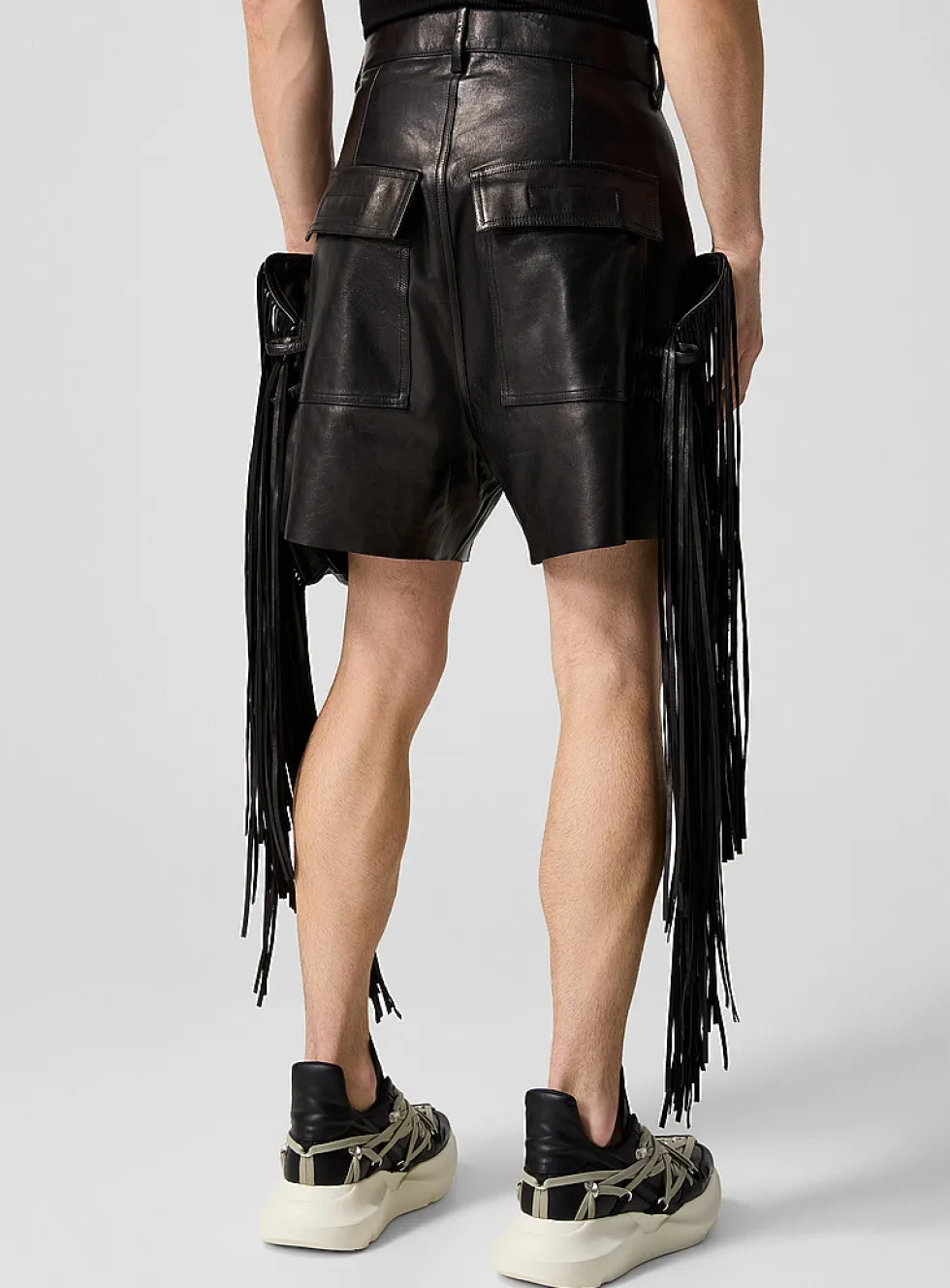 Fringe pockets leather short