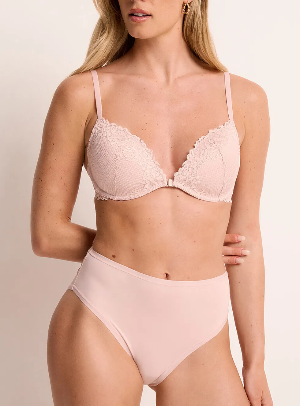Front closure lace plunge bra