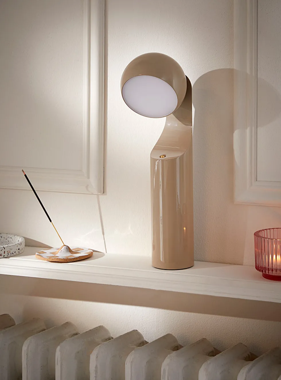 Geometric articulated portable lamp