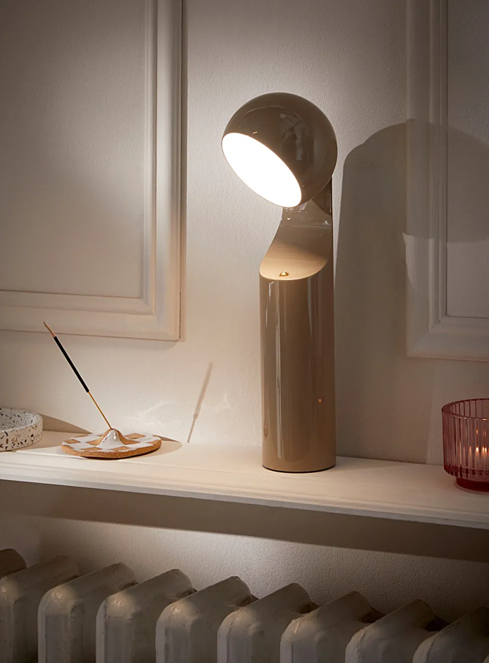 Geometric articulated portable lamp