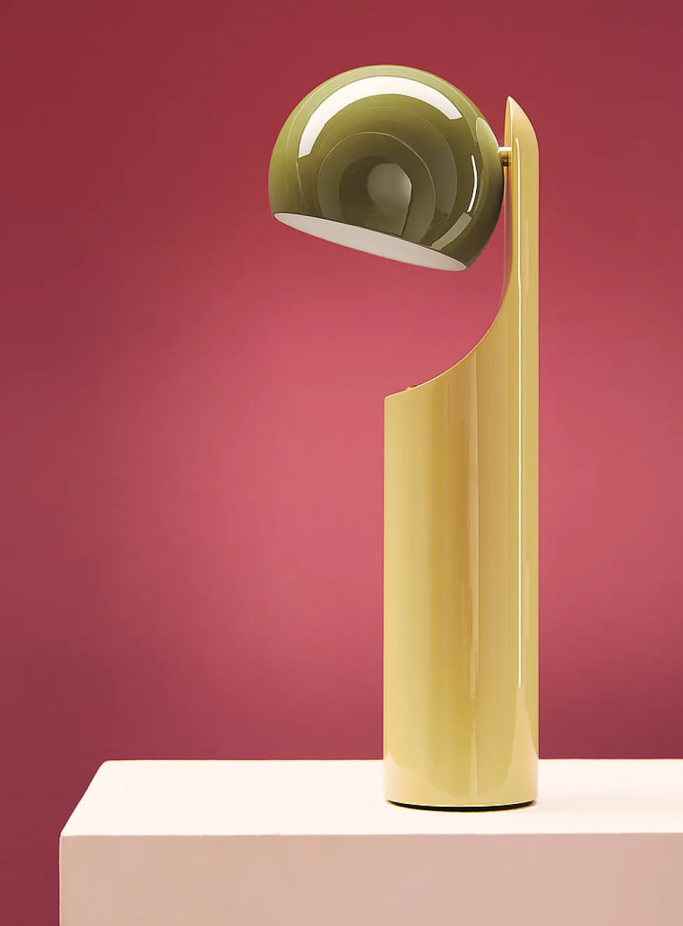 Geometric articulated portable lamp