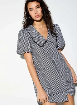 Gingham Peter Pan-collar seersucker shirtdress