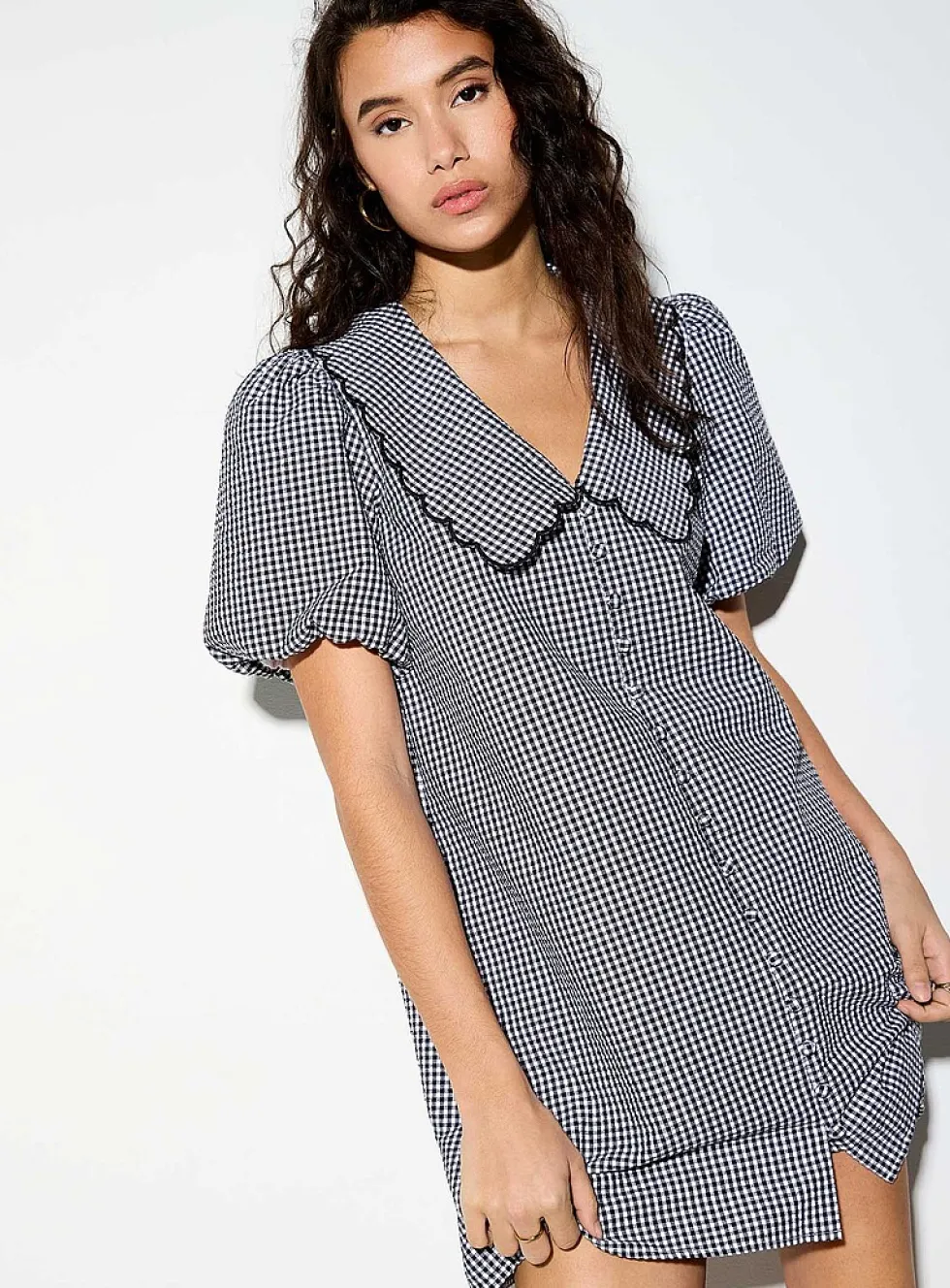 Gingham Peter Pan-collar seersucker shirtdress