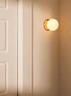 Globe 120 wall sconce