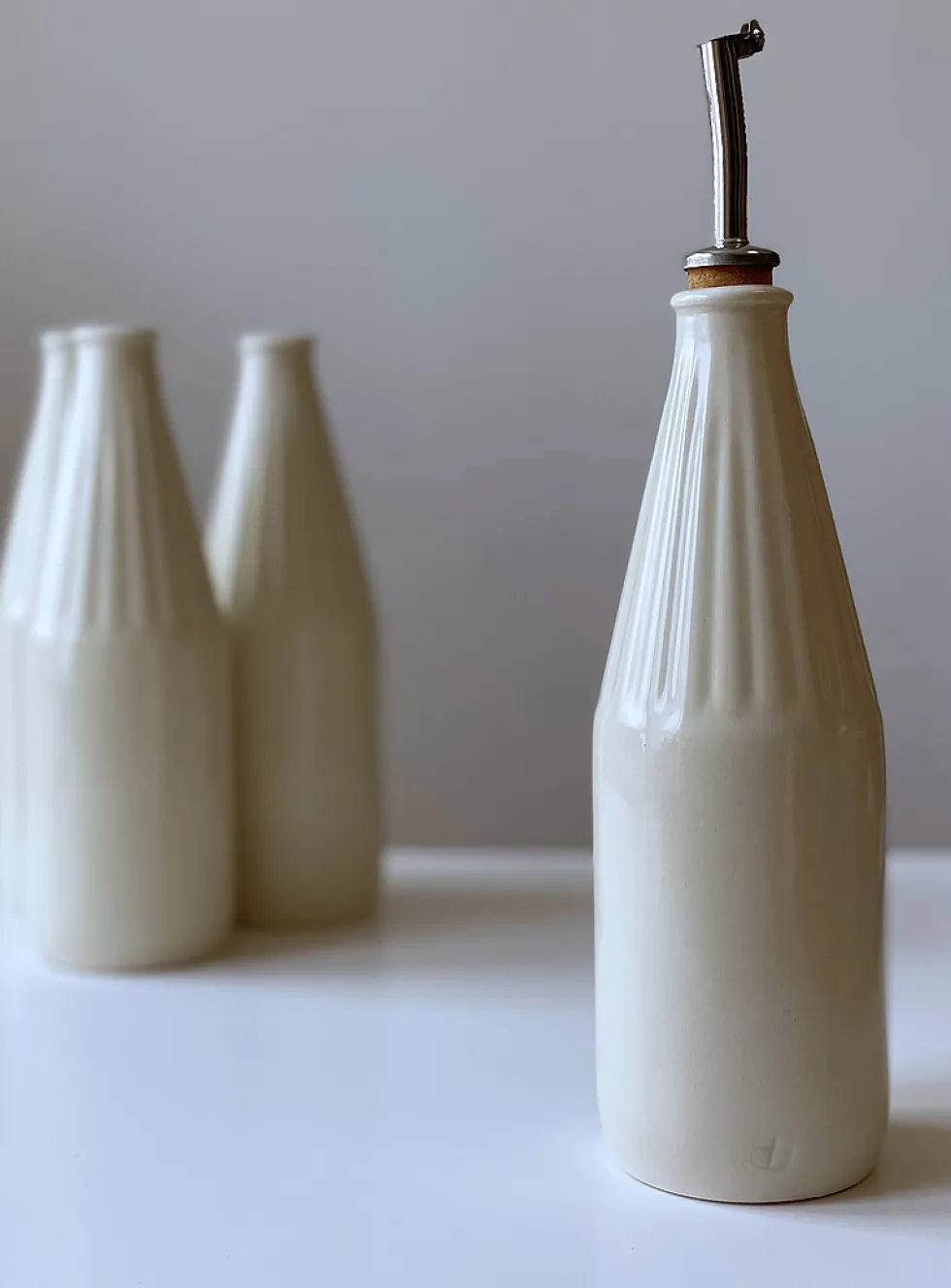 Glossy porcelain grooved oil cruet