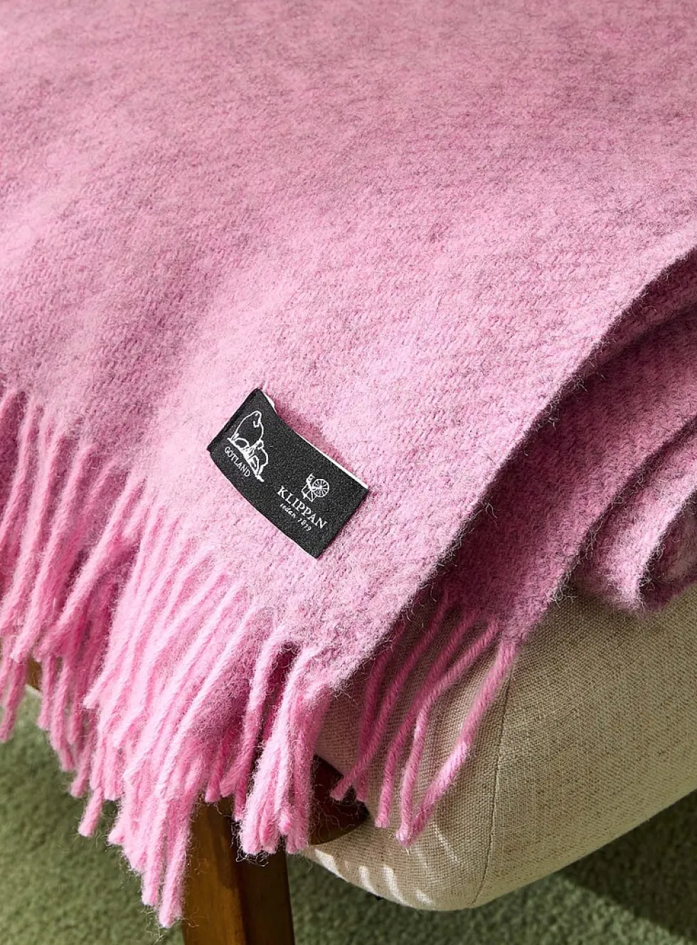 Gotland wool fringed fuzzy throw