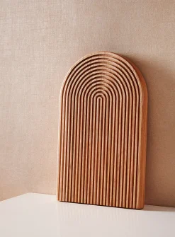 Grooved arch catch-all tray