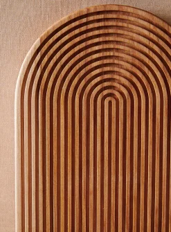 Grooved arch catch-all tray
