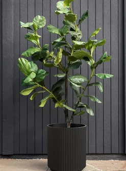 Grooved minimalist planter