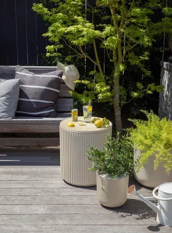 Grooved side table cooler