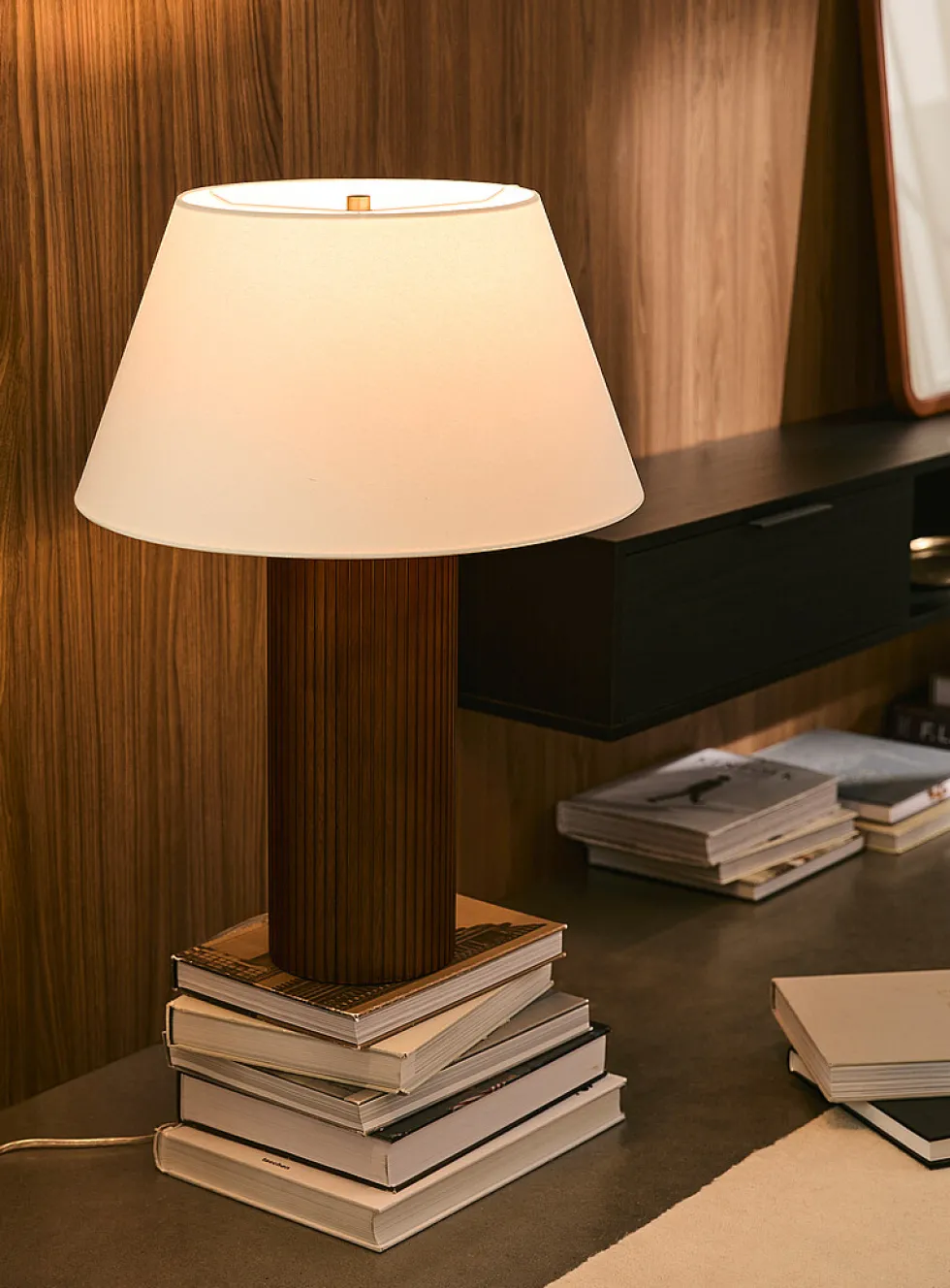 Grooved walnut table lamp