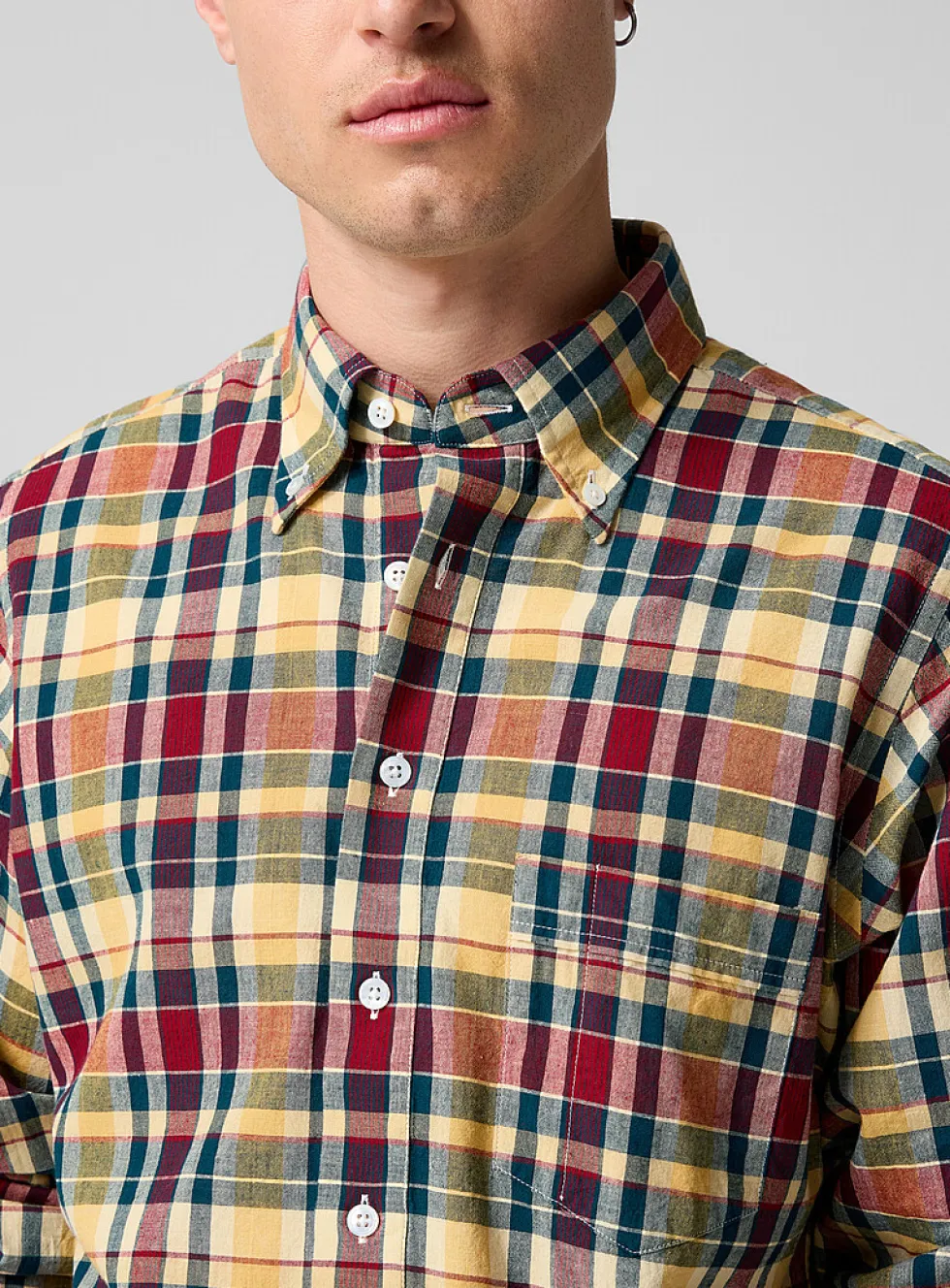 Half-length buttoning checkered madras shirt