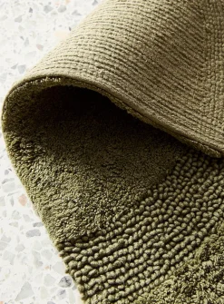 Half-moon bath mat
