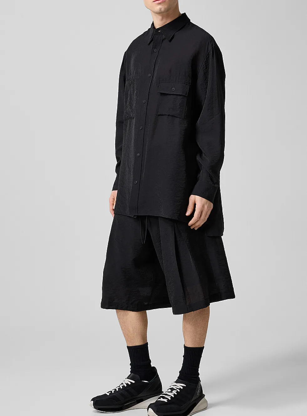 Hammered texture flowy pleated Bermuda short