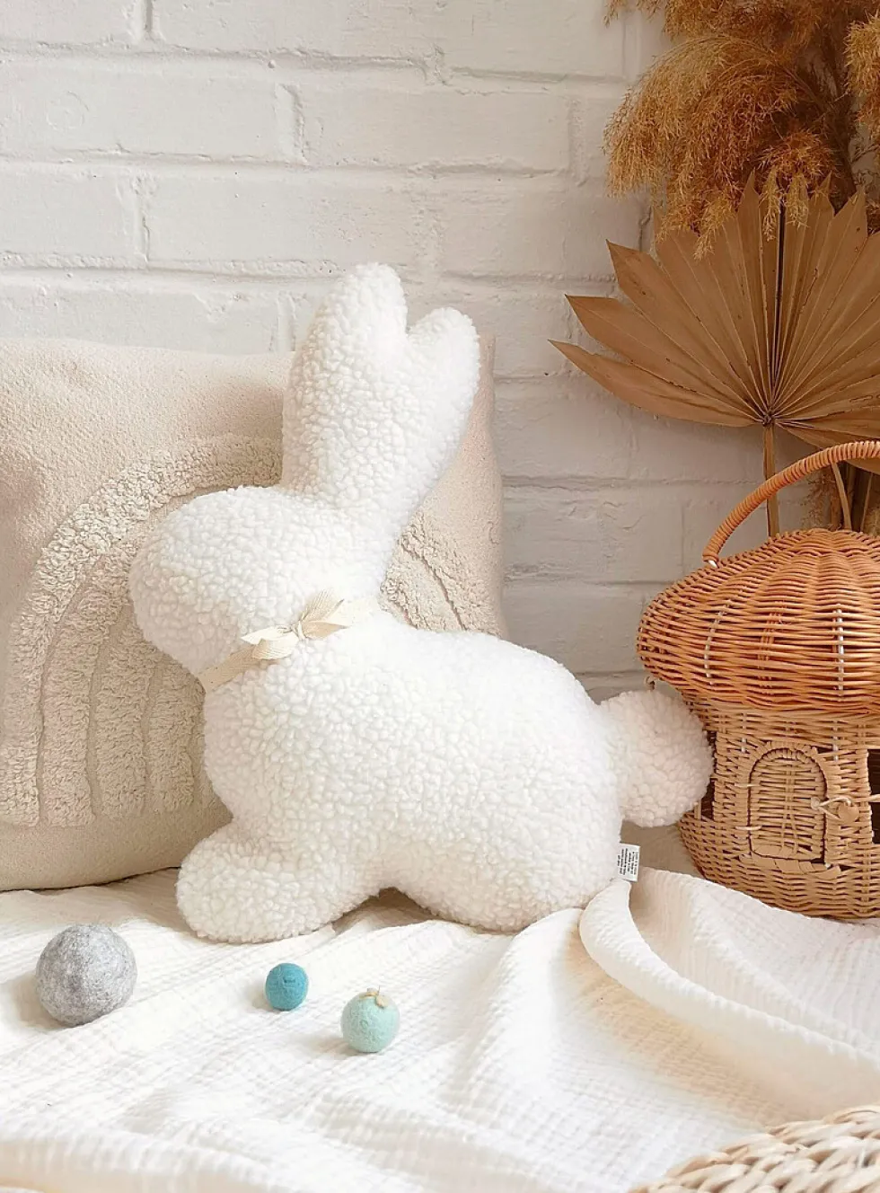 High-pile fleece bunny cushion