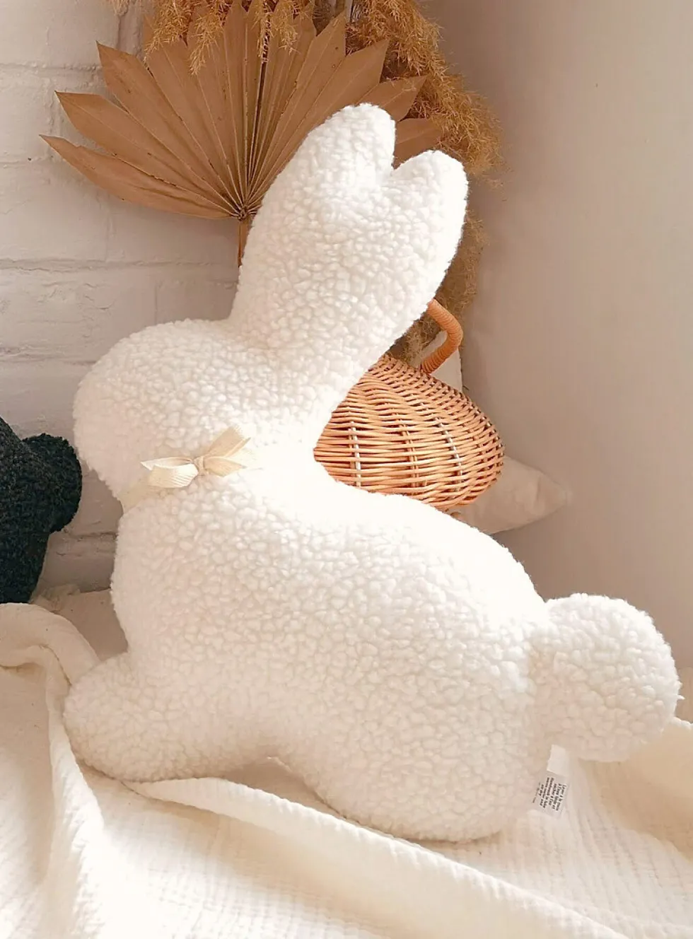 High-pile fleece bunny cushion