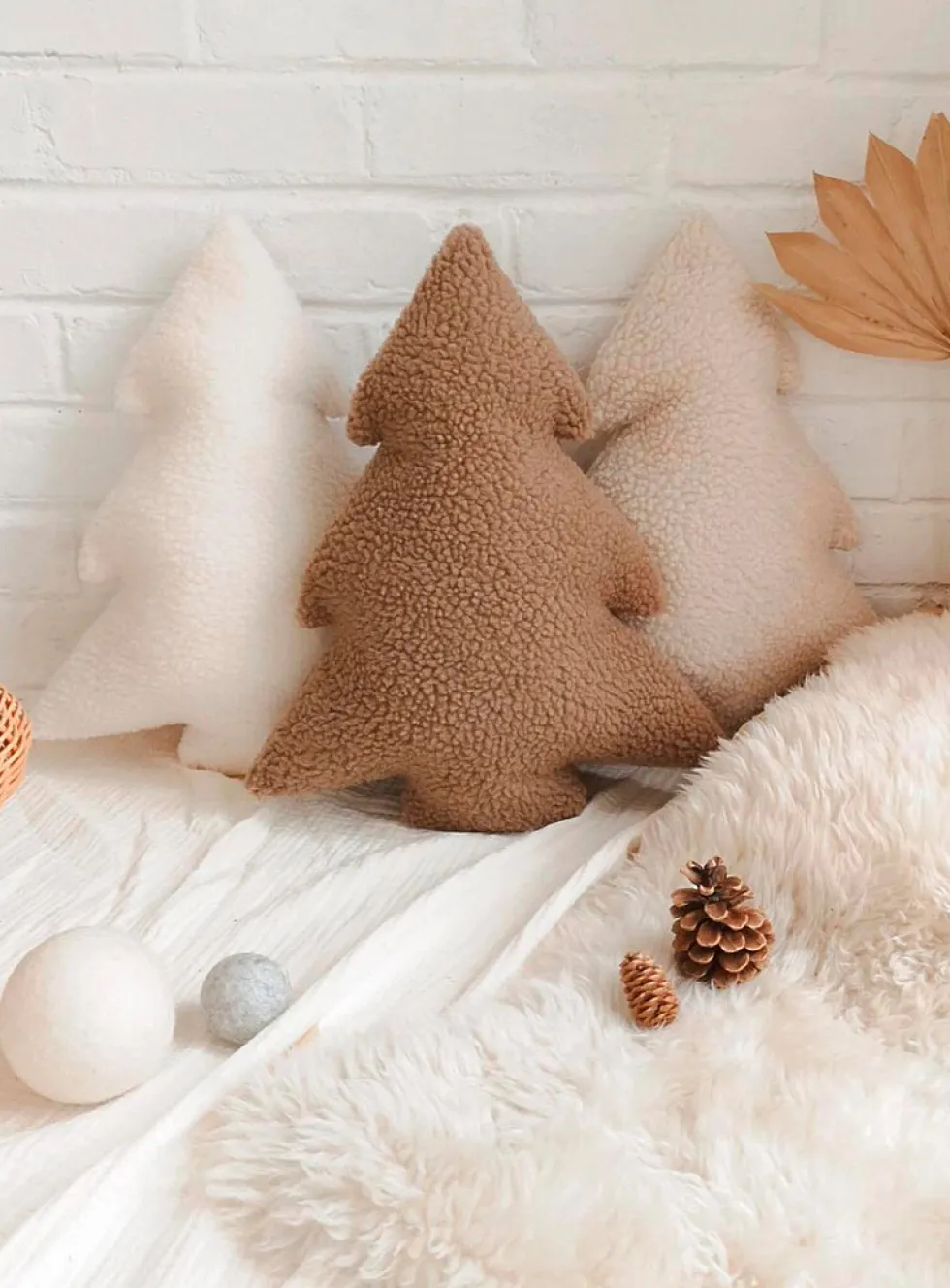 High-pile fleece fir cushion