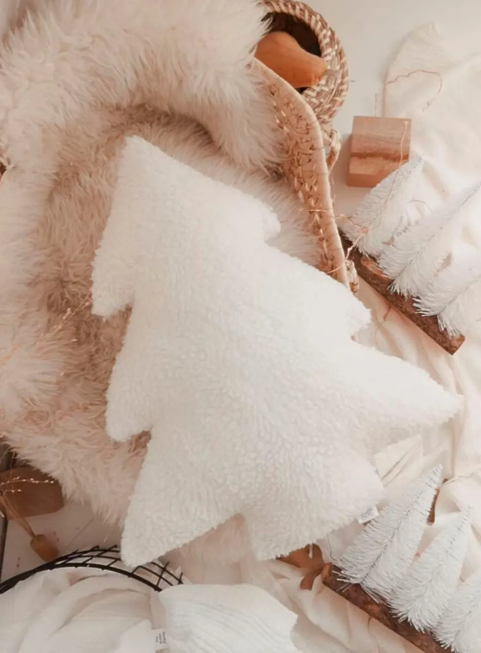 High-pile fleece fir cushion