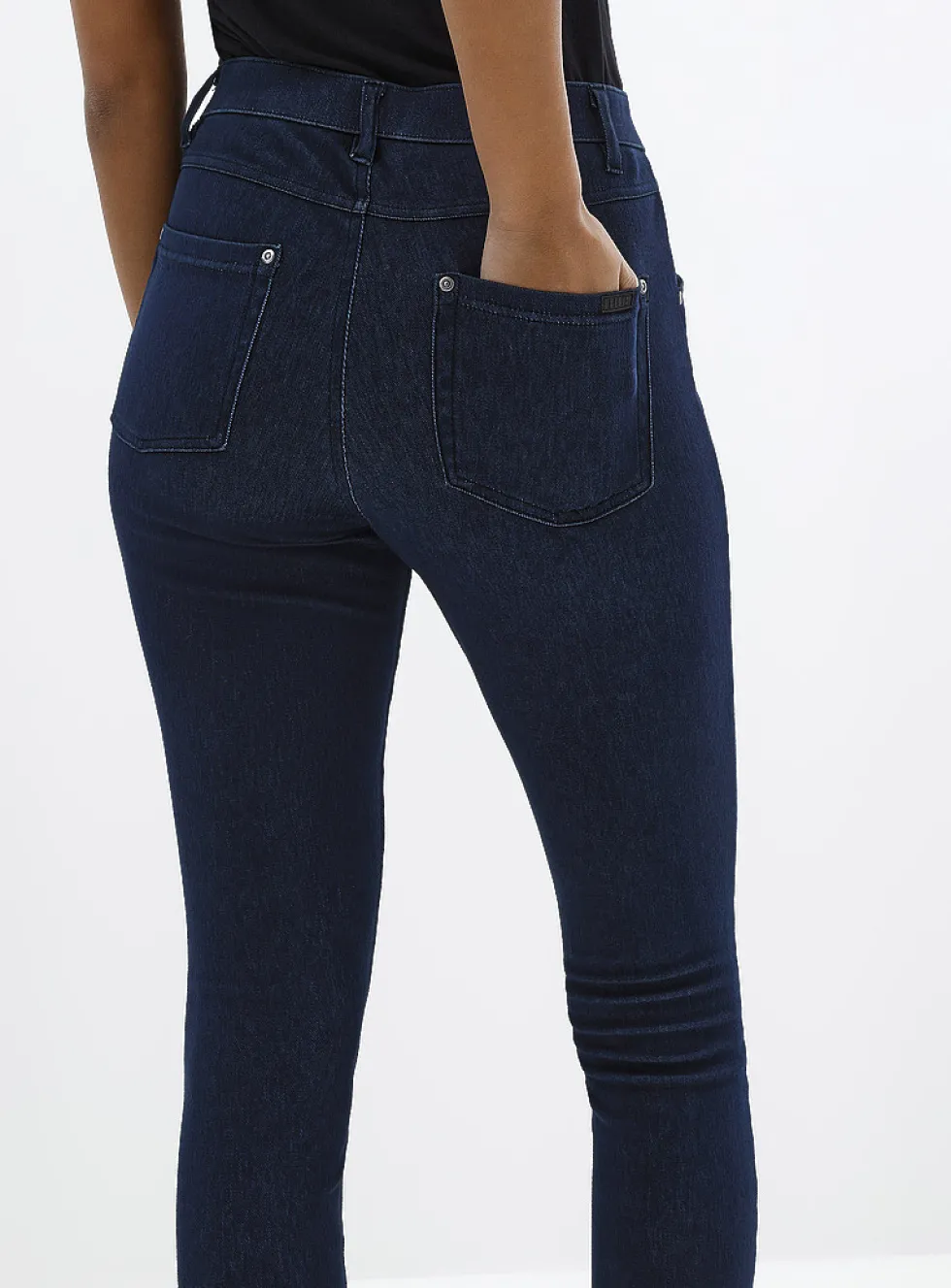 High-rise essential jegging