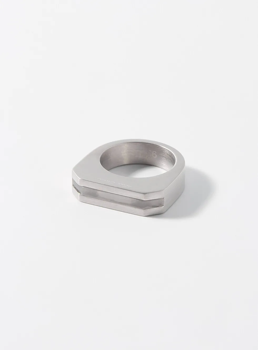 Hollywood crystal ring