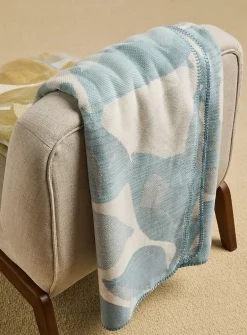 Horizon Flora leaf pattern throw