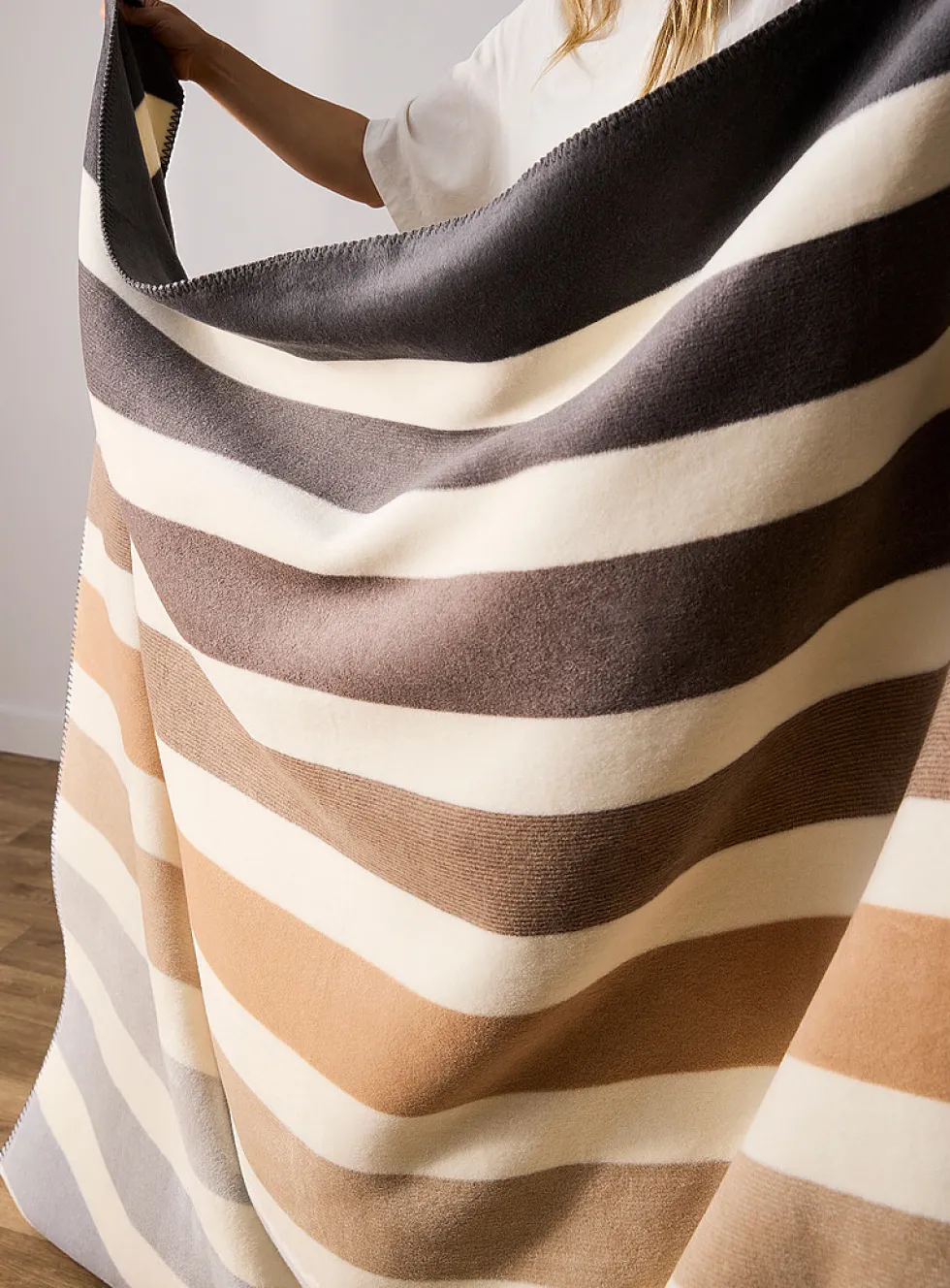 Horizon Nature wide stripes throw
