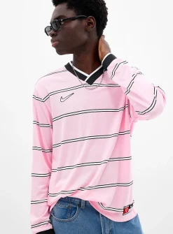 Horizontal-stripe sports jersey