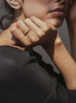 Interlaced bands ring