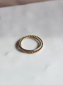 Interlaced bands ring