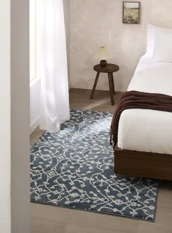 Interlaced flower tufted rug