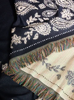 Jacquard knit paisley pattern fringed throw