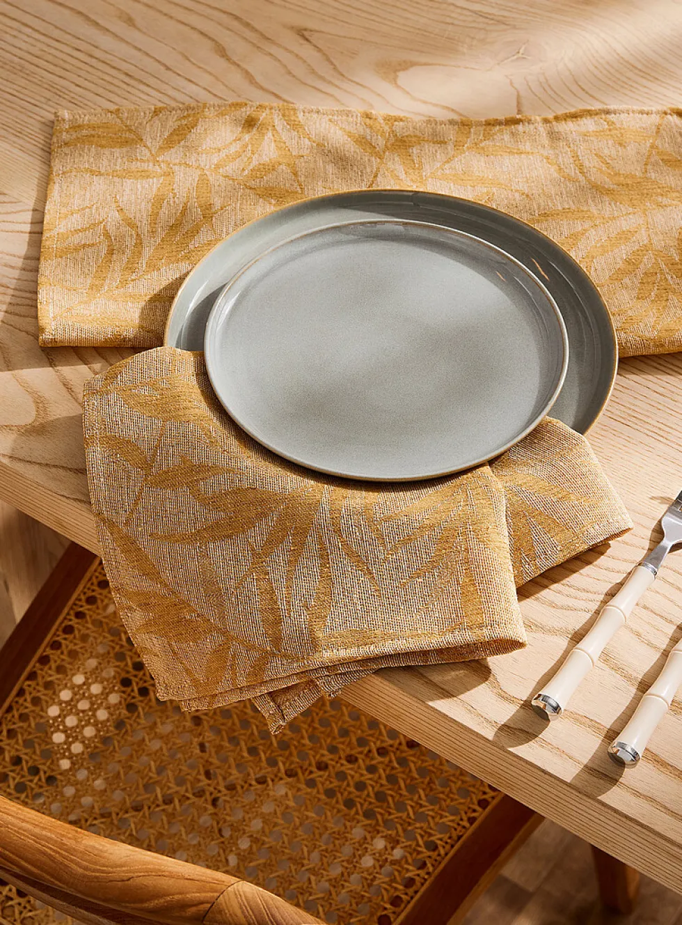 Jacquard tropical foliage napkins