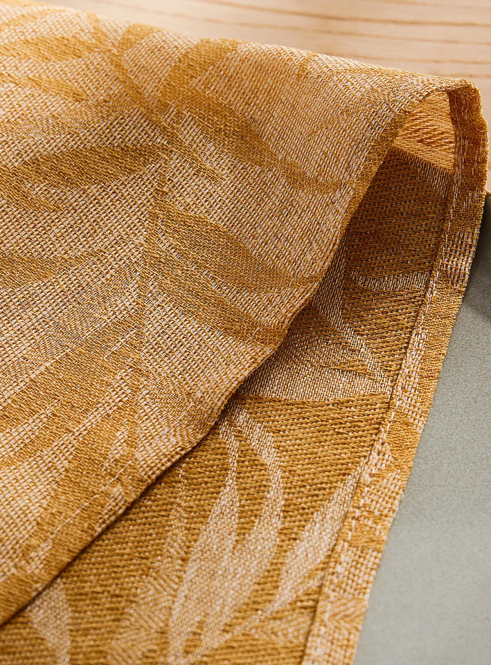 Jacquard tropical foliage napkins