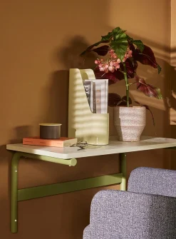 Koi wall-mounted desk